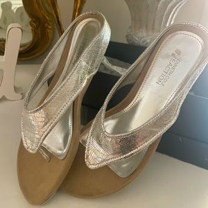 Kenneth Cole Silver Flip FlopNWT